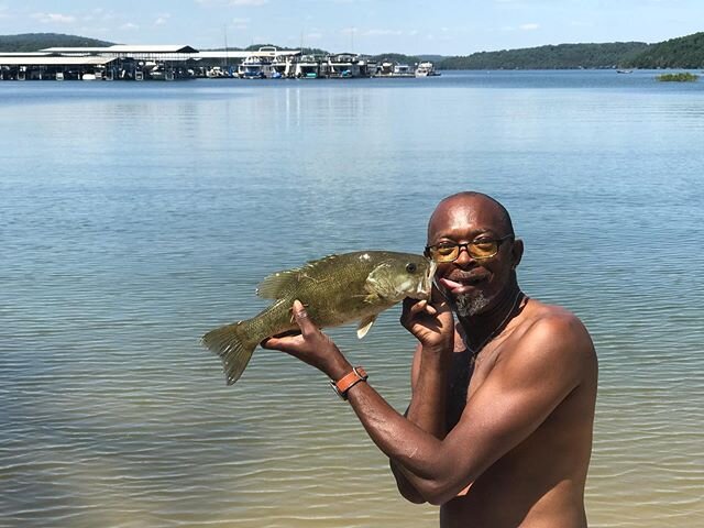 Shoreline fishin gets bites too 🐠🙌🏻🐟 great catch! 
Don&rsquo;t forget your fishing gear when you come out here to the lodge!
#tanglewoodlodge #northwestarkansas #beaverlakearkansas